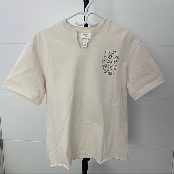 H&M • Graphic T - Picture 8 of 8